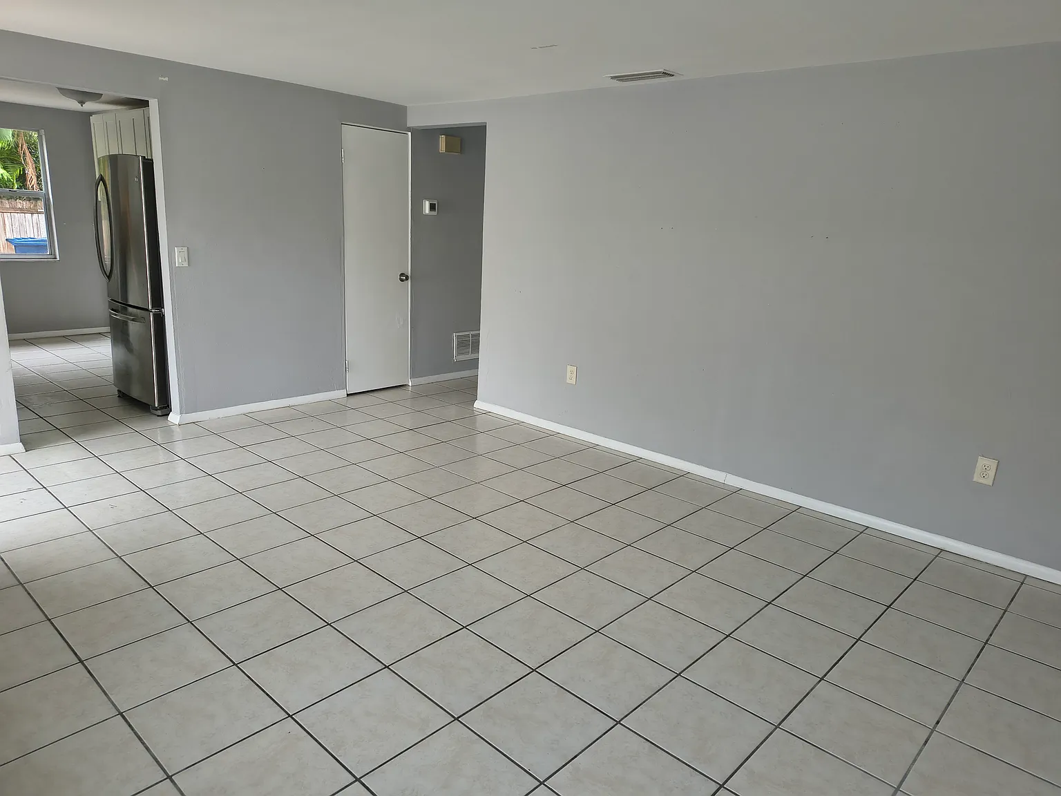 2 bed, 1100 sqft, $2,400 — Photo 3