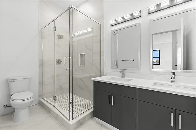 425-429 Avenue C404 — Photo 10