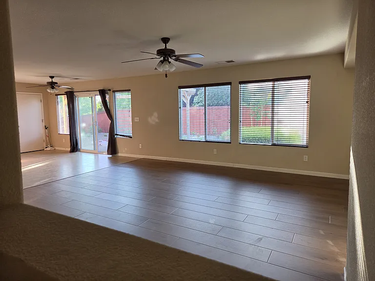 3930 Sophia St — Photo 5