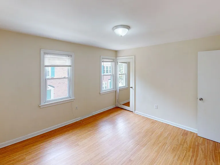 4060 Forest Hill Ave — Photo 3