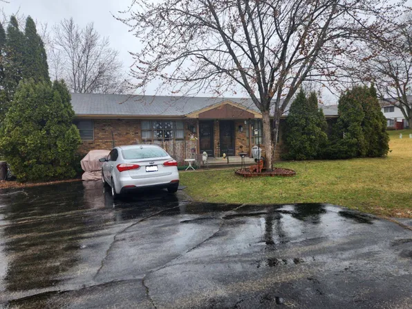 4614 Yale Dr, Rockford, IL 61109