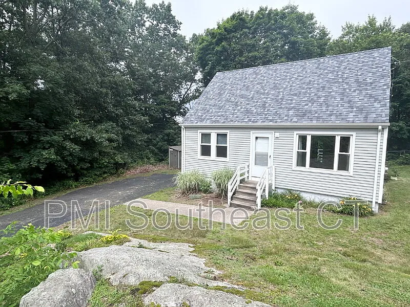3 bed, 2.0 bath, 1153 sqft, $2,100 — Photo 2