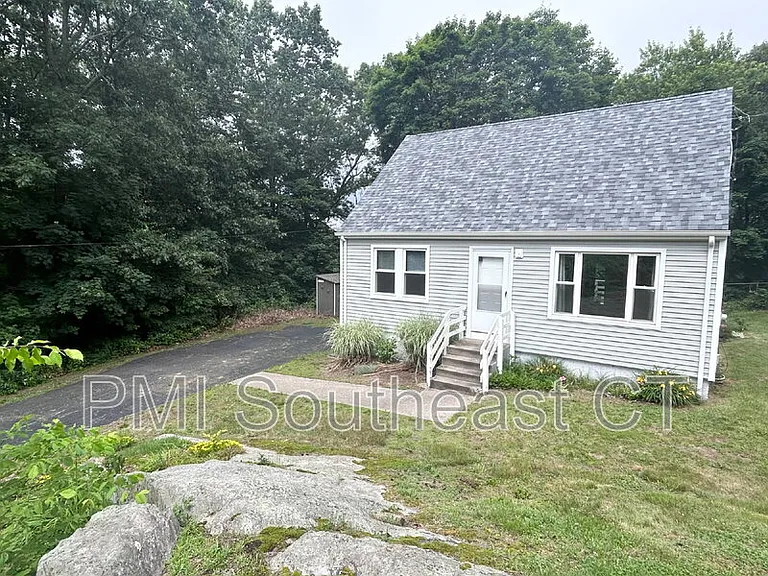55 Hedge Ave — Photo 2