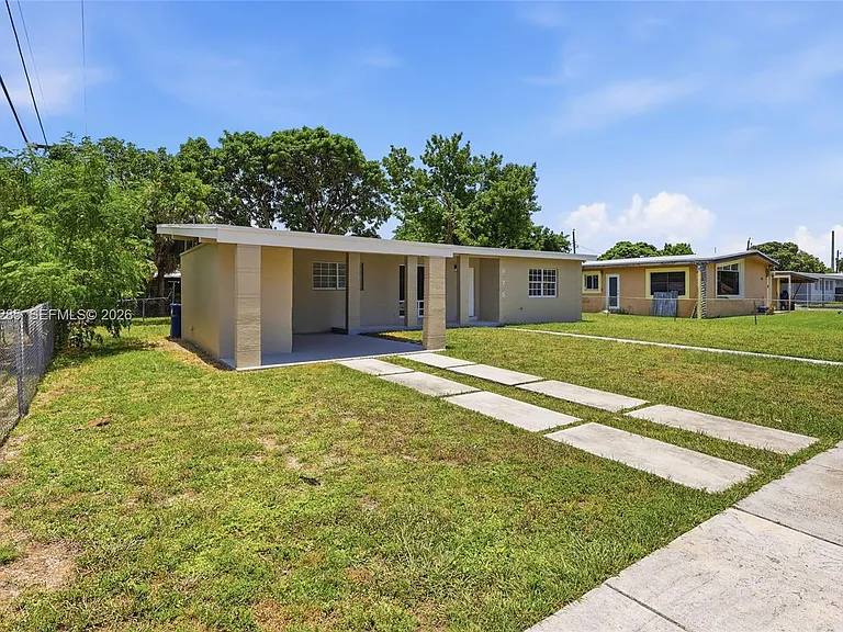 875 NW 168th Dr — Photo 3