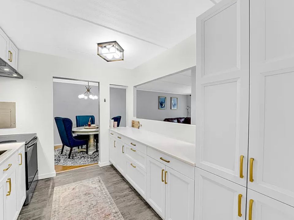 1st image of 1019 Boxwood Dr #406