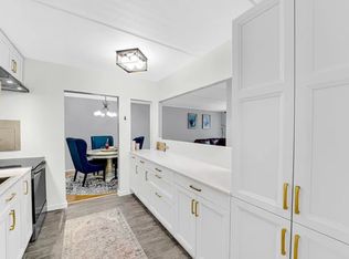 1019 N Boxwood Dr APT 406, Mount Prospect, IL 60056