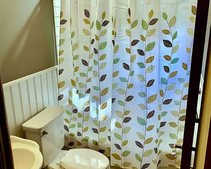 Bathroom #1 with shower and tub - Main floor