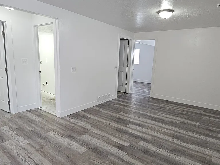 11809 S 1000 E — Photo 19