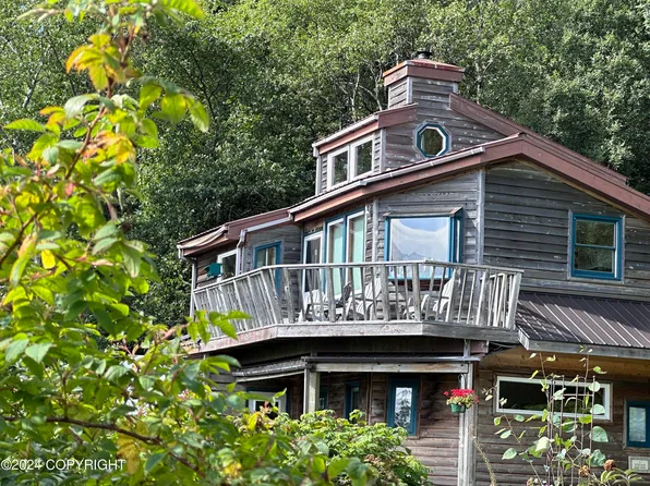 84 River Rd, Haines, AK 99827