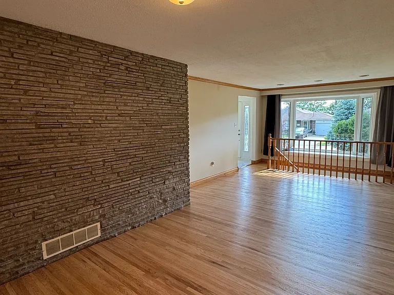 45 Sherwood Forest Dr — Photo 5