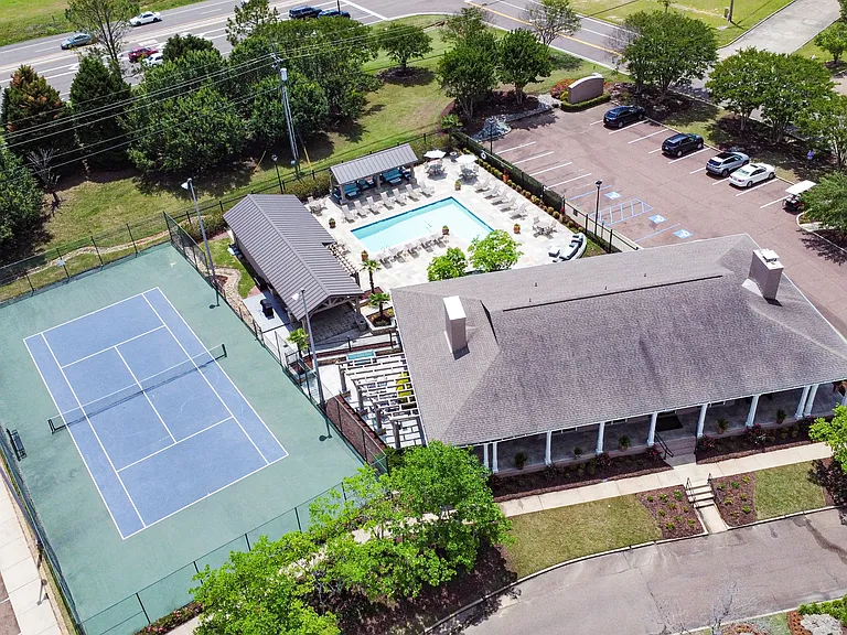 Highpointe Apartment Homes — Photo 32