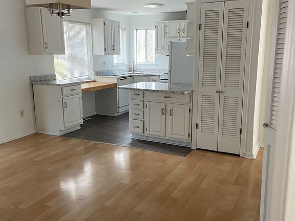 3rd image of 4 McKendry Ct
