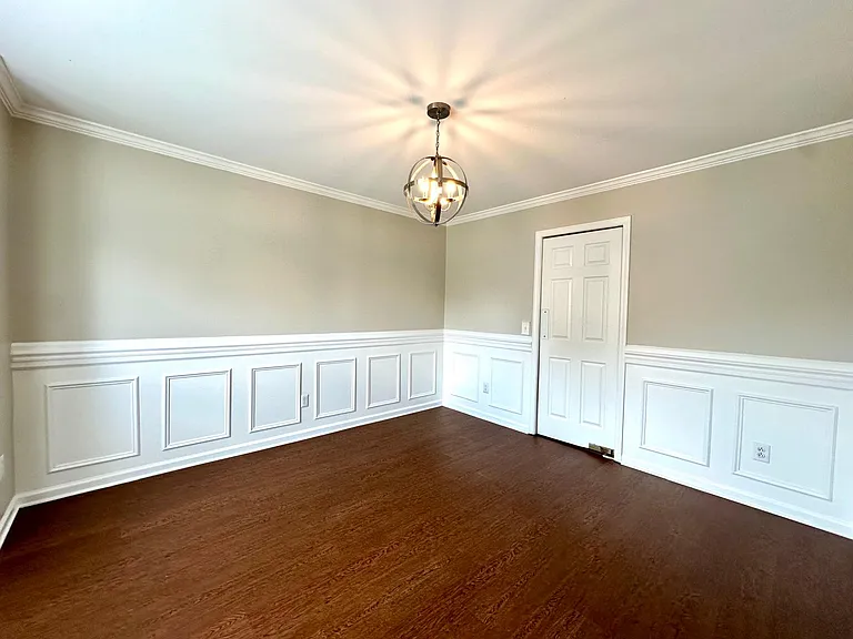 8425 Hirsch Dr — Photo 14