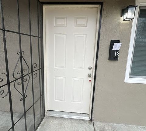 2nd image of 1327 Olive Ave APT B