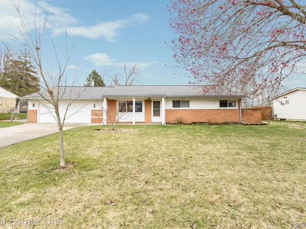 4902 Sundew St, Commerce Township, MI 48382