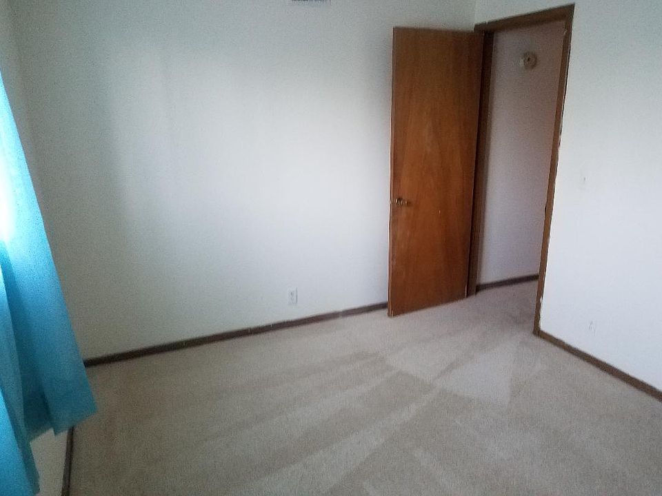 2nd image of 4713 Davenport St