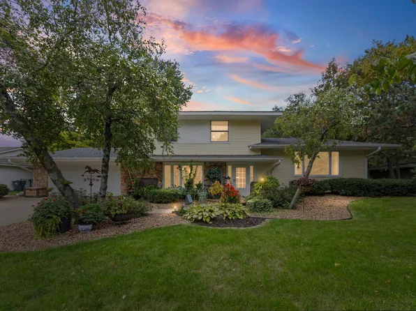 228 Walnut Ln, Apple Valley, MN 55124