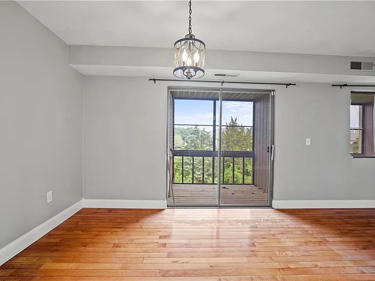 196 Old River Rd #5-F — Photo 8