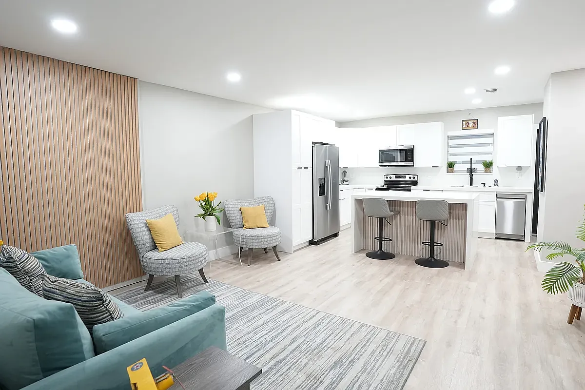 3 bed, 1450 sqft, $3,950 — Photo 3