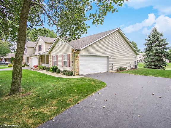 3rd image of 10379 Oakwood Ct