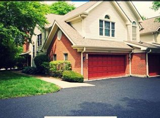 1893 W White Oak St, Arlington Heights, IL 60005