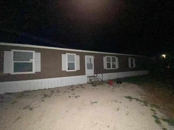 603 Rackler St, Smyer, TX 79367