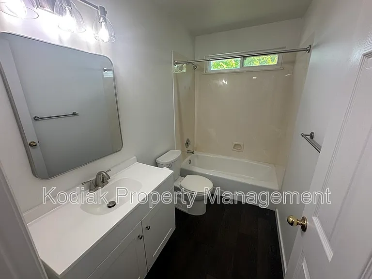 1802 S 200 W — Photo 16