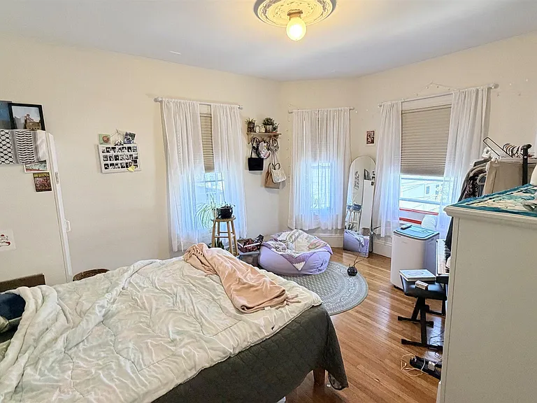 35 Burnside Ave #2 — Photo 6