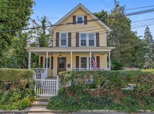 7 Brown St, Sea Cliff, NY 11579