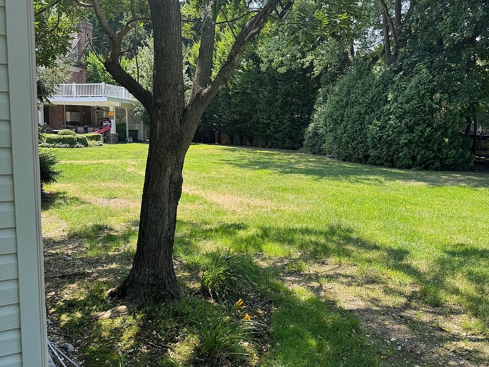 1st image of 155 Old Country Rd #1