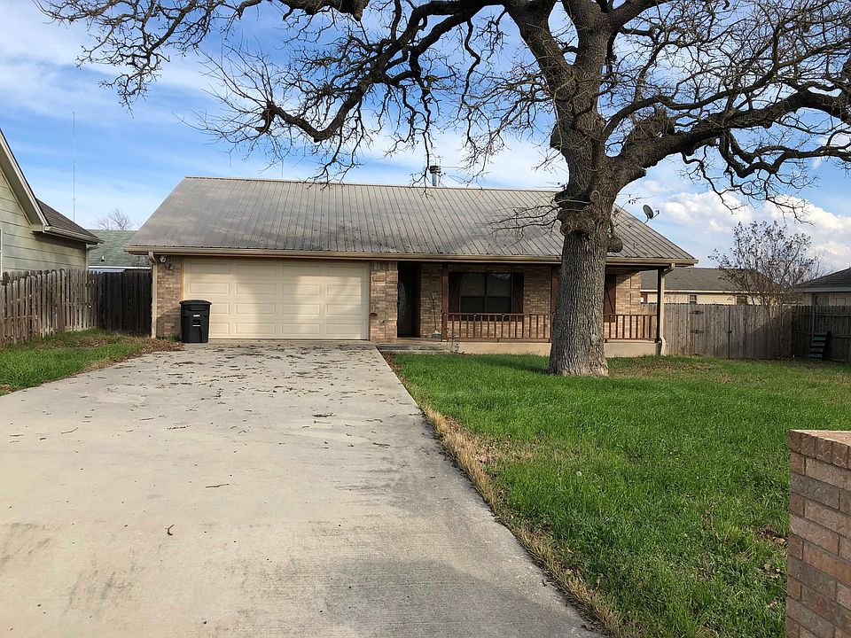 1st image of 230 Green Oaks Loop