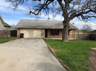 230 Green Oaks Loop, Fredericksburg, TX 78624