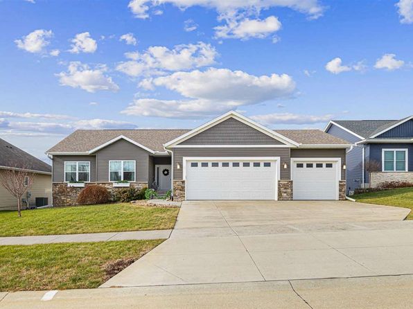 2918 Terrapin Dr, Hiawatha, IA 52233