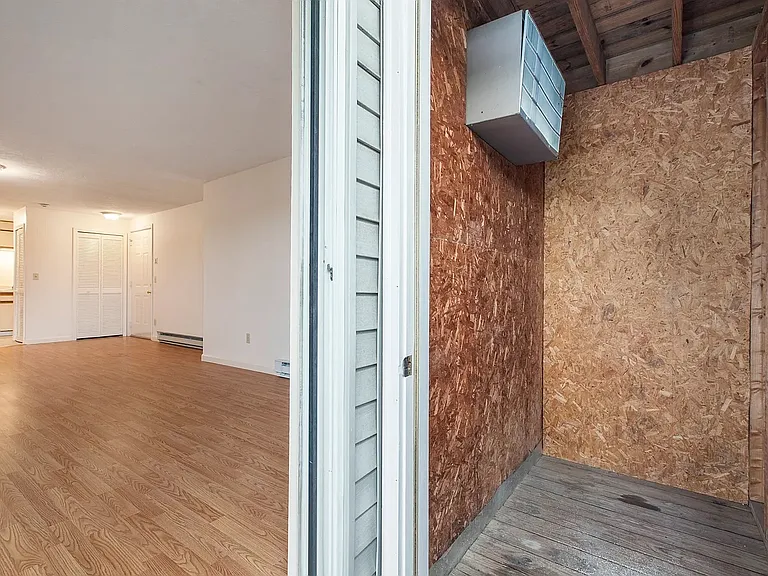 11 Gibbs St #I — Photo 13