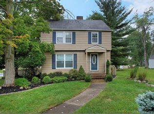 83 Southwick Dr, Bedford, OH 44146