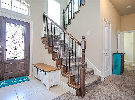 3rd image of 1109 Stampede Dr