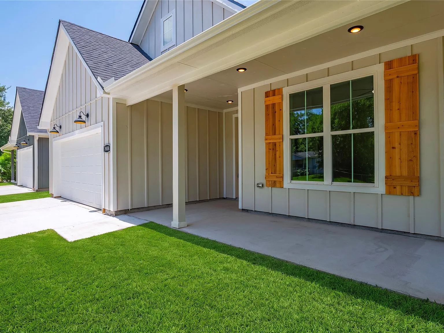 3 bed, 2.0 bath, 1370 sqft, $2,350 — Photo 3