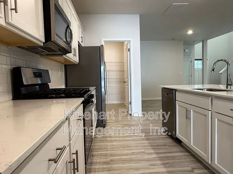 328 Ginsberg Rd — Photo 3