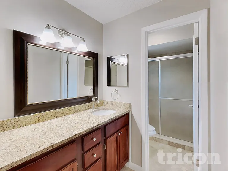 4442 Sandhurst Dr — Photo 9