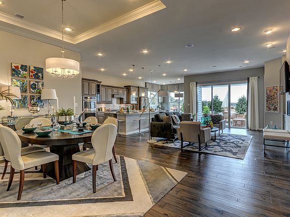 Chic dining room