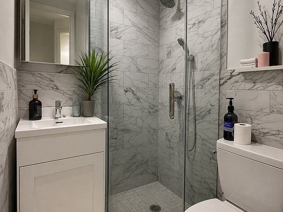 5th image of 102 Norfolk St APT 4