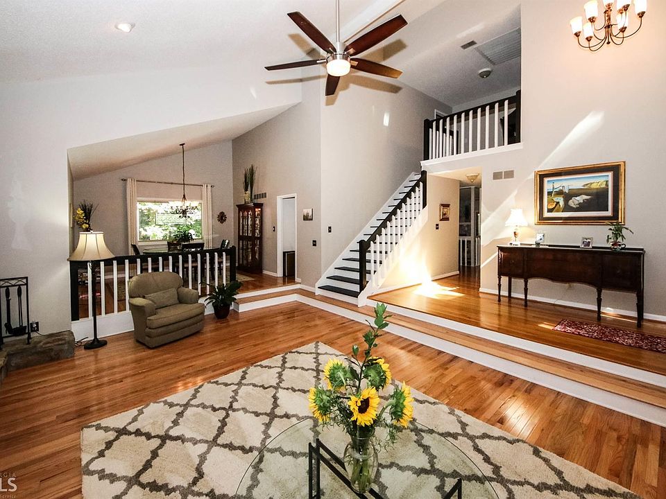 1st image of 150 Buckthorn Ct