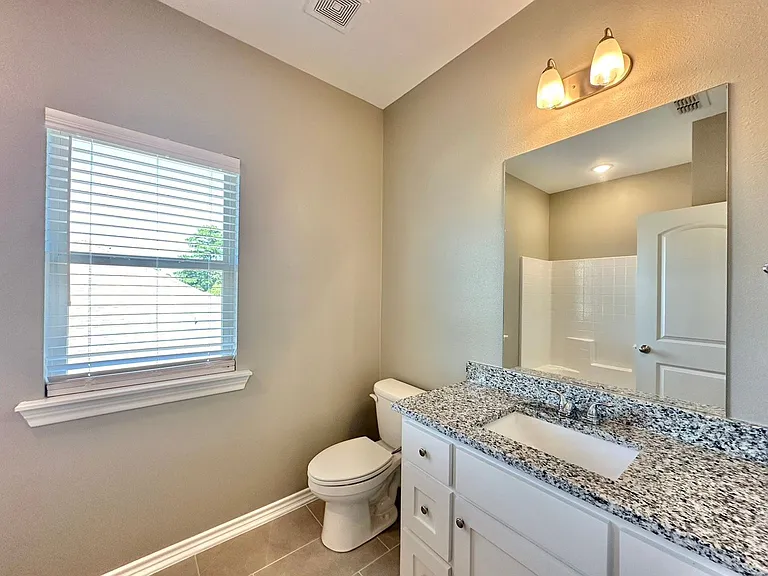 3 Bedroom 2.5 Bathroom Townhomes At Villa Rosa! Now Offering 1/2 Off First Full Months Rent! — Photo 18