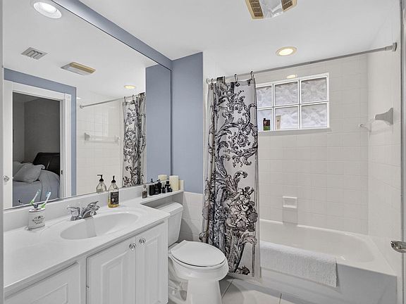 3rd image of 213 Barcelona Dr #213