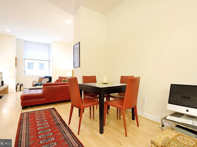 1600 Arch St #812 — Photo 3