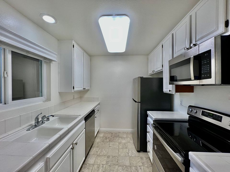 1st image of 3658 Clairemont Dr Unit 2C