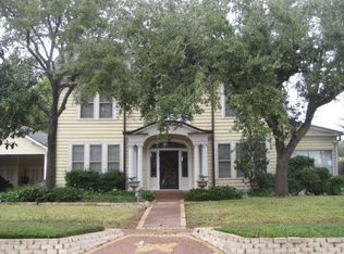 402 W Goodwin Ave, Victoria, TX 77901