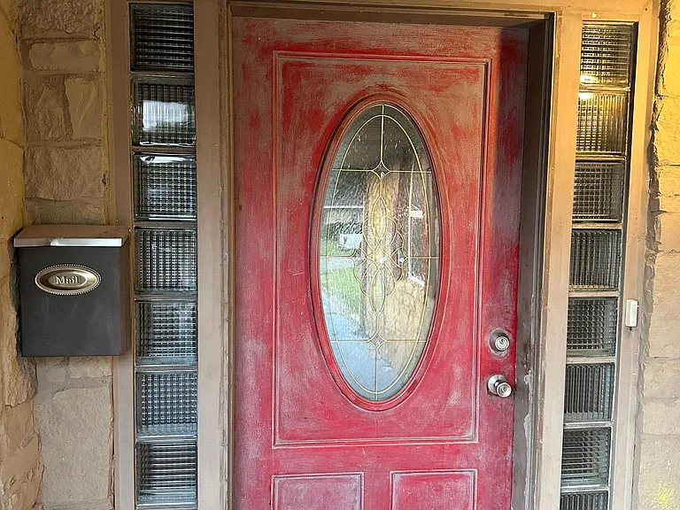 1735 Westchester Dr — Photo 3