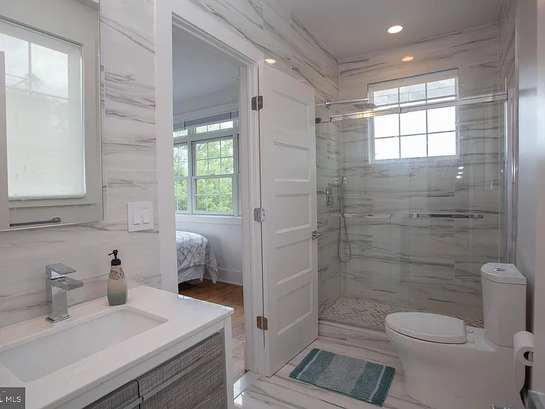4527 Macarthur Blvd NW #5 — Photo 8