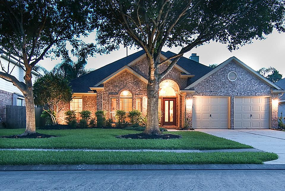 1st image of 303 Magnolia Estates Dr